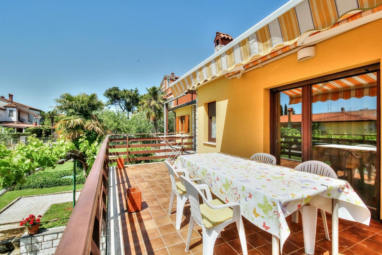 Lovric House With Apartments Umago Exterior foto