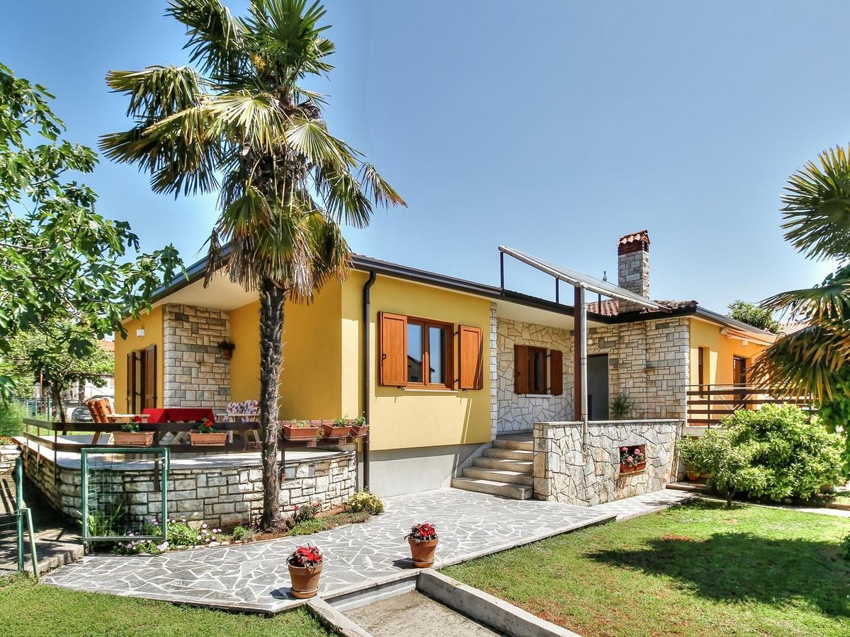 Lovric House With Apartments Umago Exterior foto