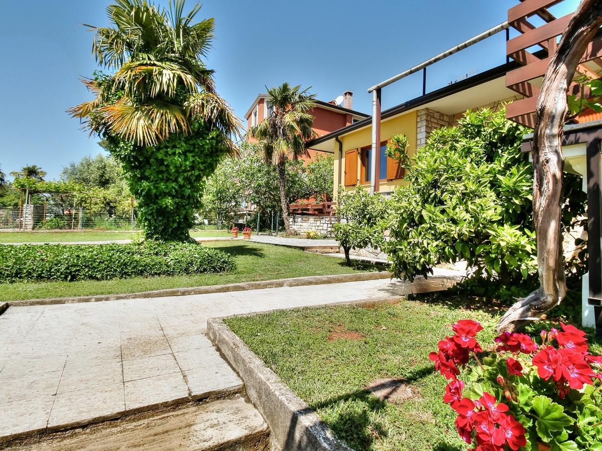 Lovric House With Apartments Umago Exterior foto
