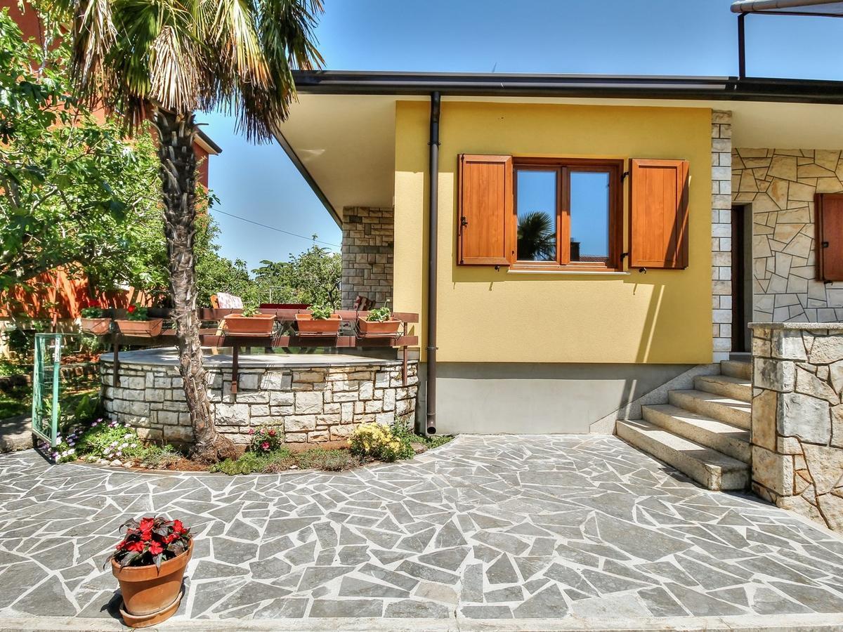 Lovric House With Apartments Umago Exterior foto