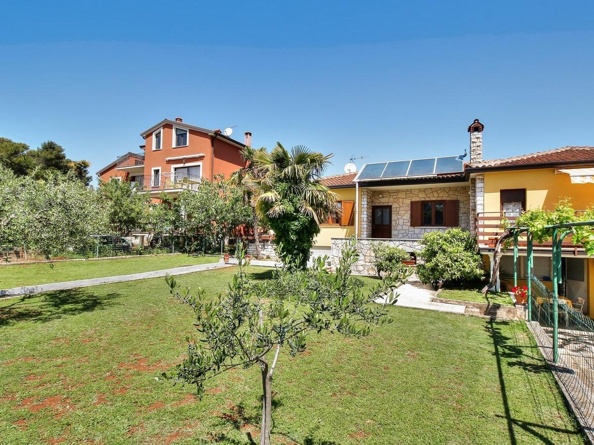 Lovric House With Apartments Umago Exterior foto