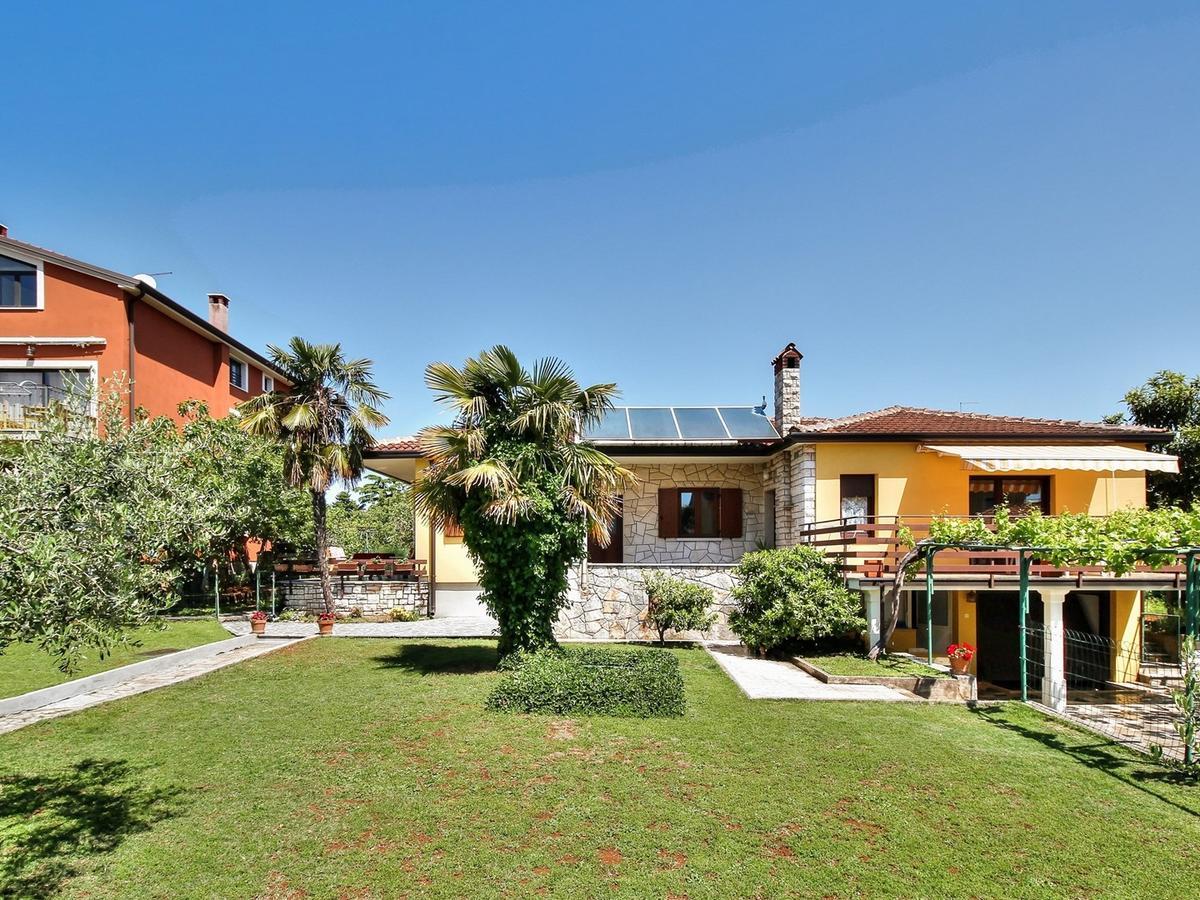 Lovric House With Apartments Umago Exterior foto