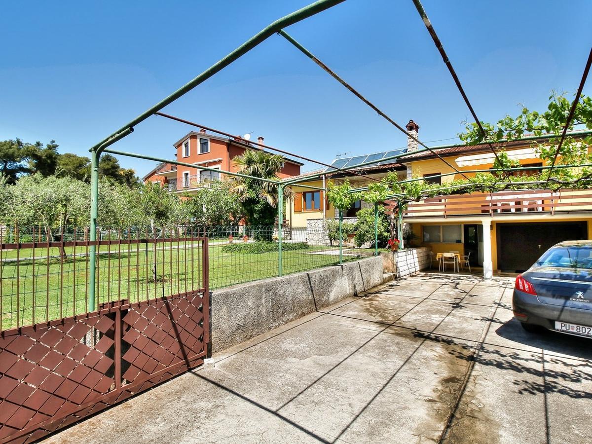 Lovric House With Apartments Umago Exterior foto